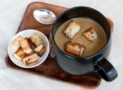 Zuppa di castagne, funghi e noci