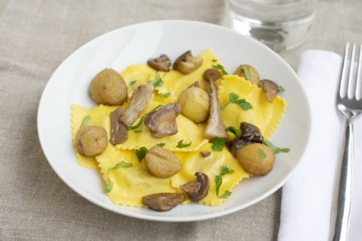 Tortelli mantovani con funghi e castagne