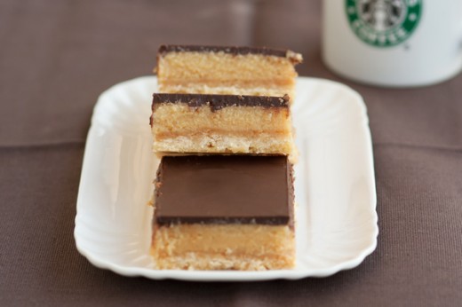 Millionaire shortbread bars al cioccolato e caramello