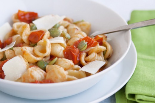 Pasta primaverile con pomodorini e fave