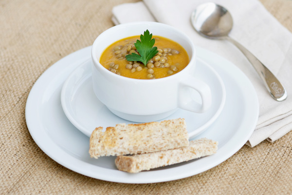 Zuppa speziata di carote e lenticchie